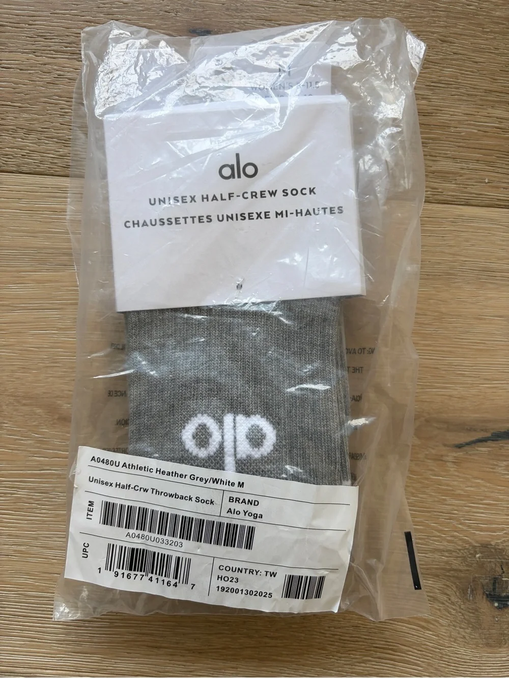 Alo Yoga Unisex Half-Crew Throwback Socks Heather Grey/ White Size M NWT*#13